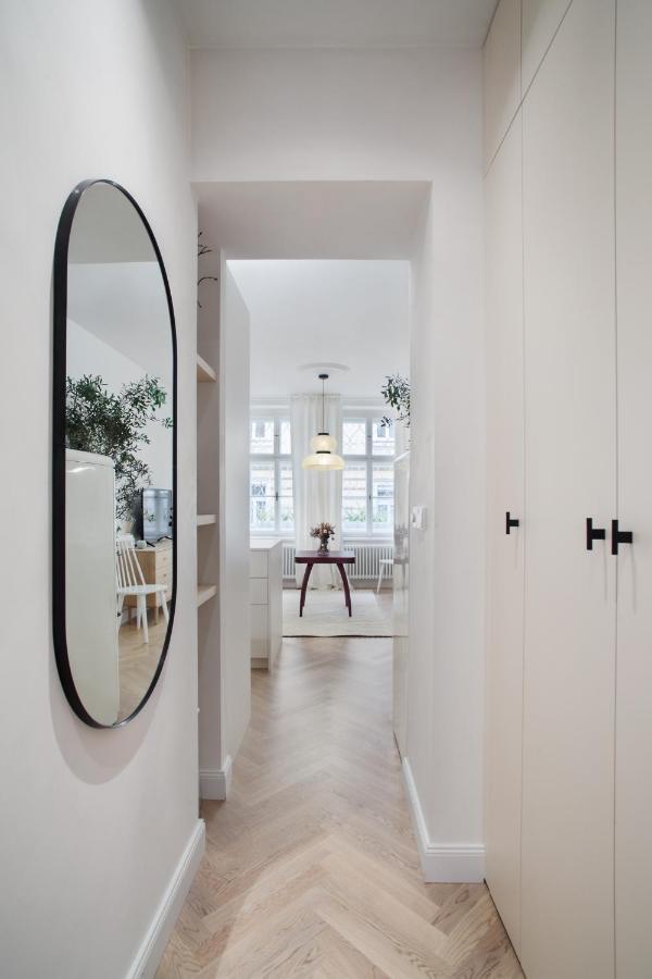 Limewash In Vrsovice By Days Apartment *
